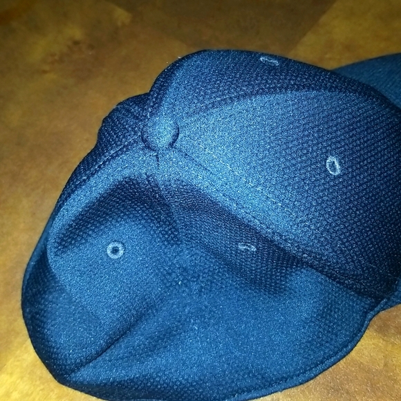 Gently worn once or twice Under Armour Black BB Cap - Picture 8 of 8